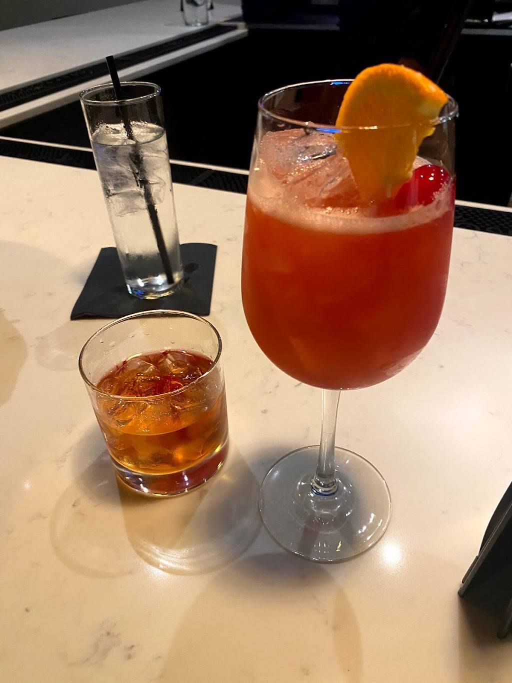 Trez Art and Wine Bar | restaurant | 920 Studemont St Suite #150, Houston, TX 77007, USA | 2815011788 OR +1 281-501-1788