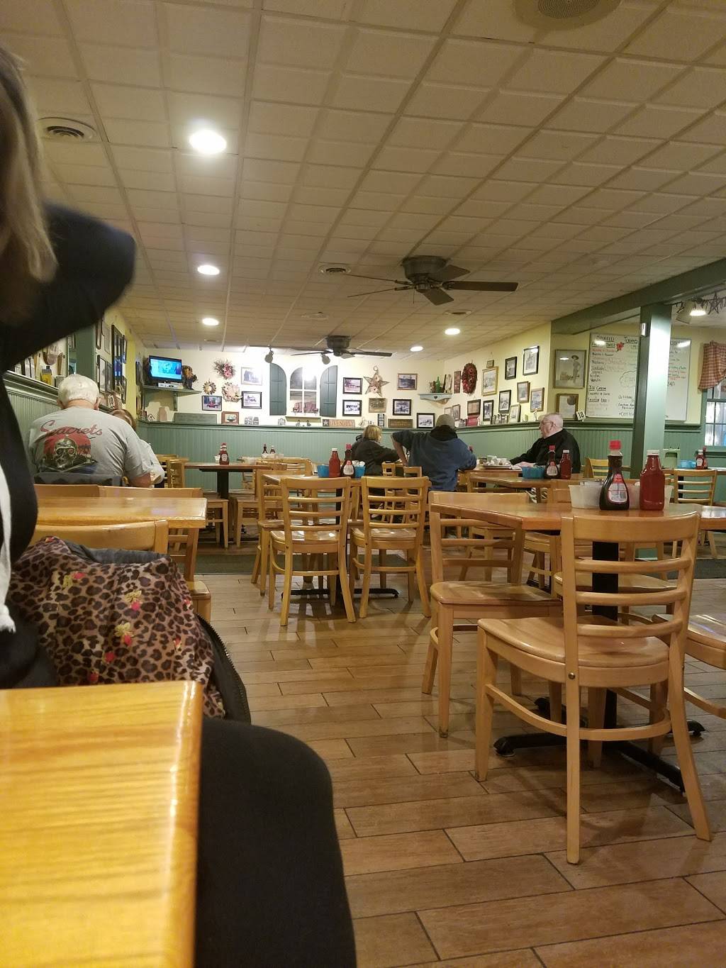 Towne & Country Cafe | restaurant | 4401 Concord Rd, Aston, PA 19014, USA | 6104599585 OR +1 610-459-9585