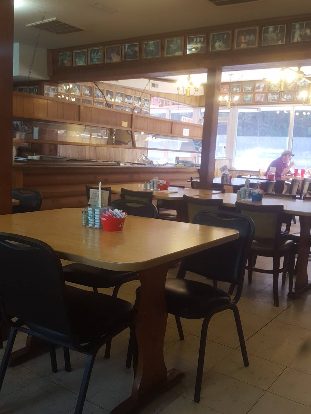 Rainbow Family Restaurant | restaurant | 1726 Jacksboro Pike, LaFollette, TN 37766, USA | 4235629237 OR +1 423-562-9237