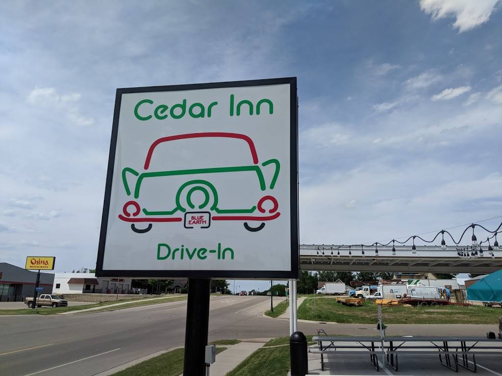 Cedar Inn Drive-In | restaurant | 324 N Grove St, Blue Earth, MN 56013, USA | 5075265612 OR +1 507-526-5612