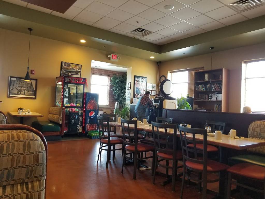 Silver Dollar Restaurant Elwood | restaurant | 422 E Mississippi Ave, Elwood, IL 60421, USA | 8154236700 OR +1 815-423-6700