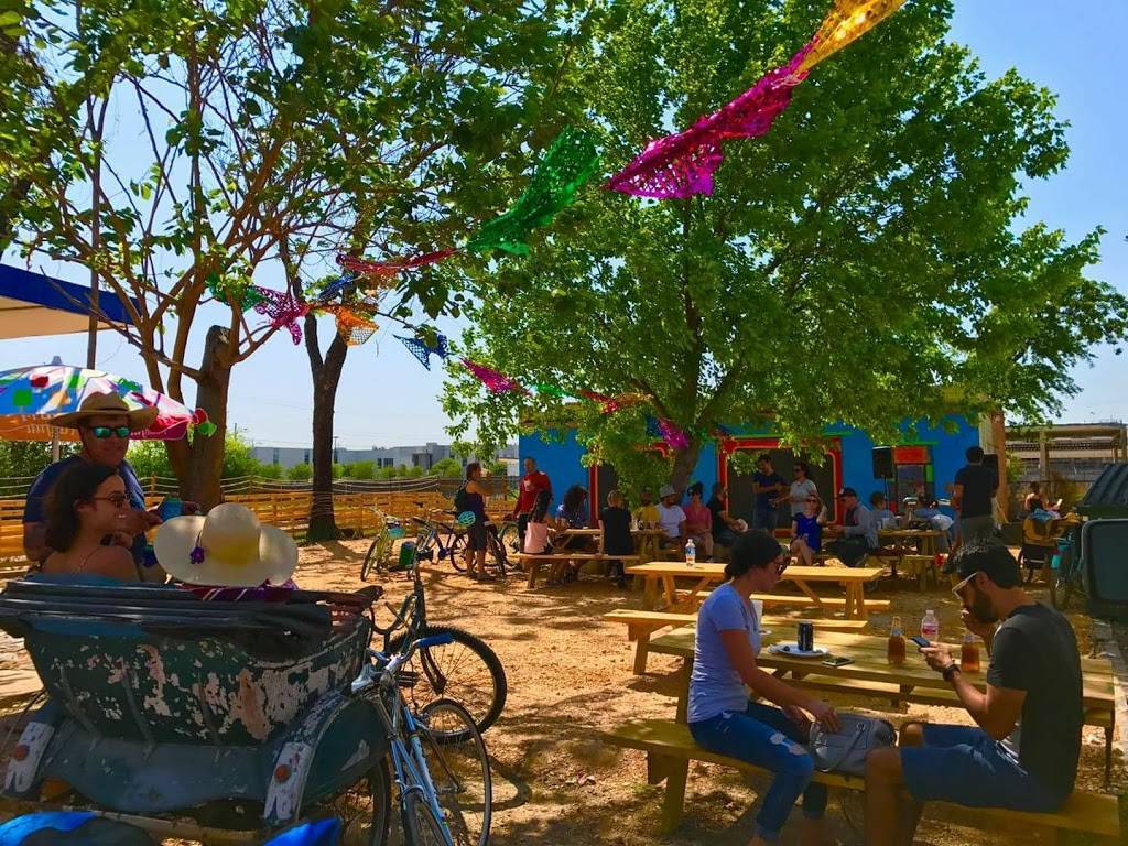 Carnitas Lonja | restaurant | 1107 Roosevelt Ave, San Antonio, TX 78210, USA | 2106123626 OR +1 210-612-3626