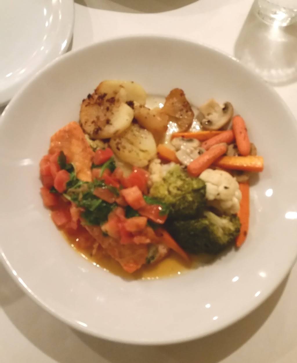 Phoenicia Mediterranean Restaurant | restaurant | 1910 1st St, Highland Park, IL 60035, USA | 8472669990 OR +1 847-266-9990