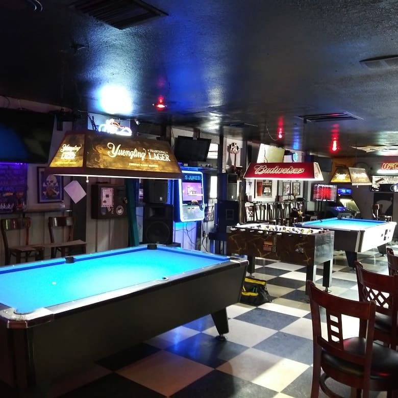 BTs Pub and Liquor Lounge | night club | 15440 Cortez Blvd, Brooksville, FL 34613, USA | 3523454726 OR +1 352-345-4726