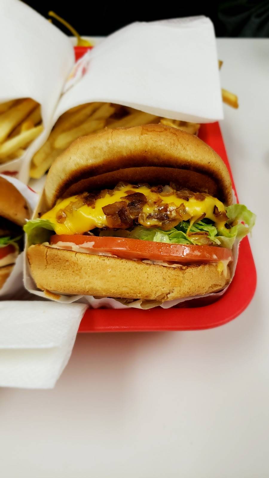 In-N-Out Burger | meal takeaway | 4620 S Hulen St, Fort Worth, TX 76132, USA | 8007861000 OR +1 800-786-1000