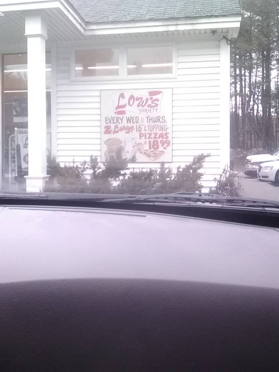 Lows Store | restaurant | 40 Long Plains Rd, Buxton, ME 04093, USA | 2077273316 OR +1 207-727-3316