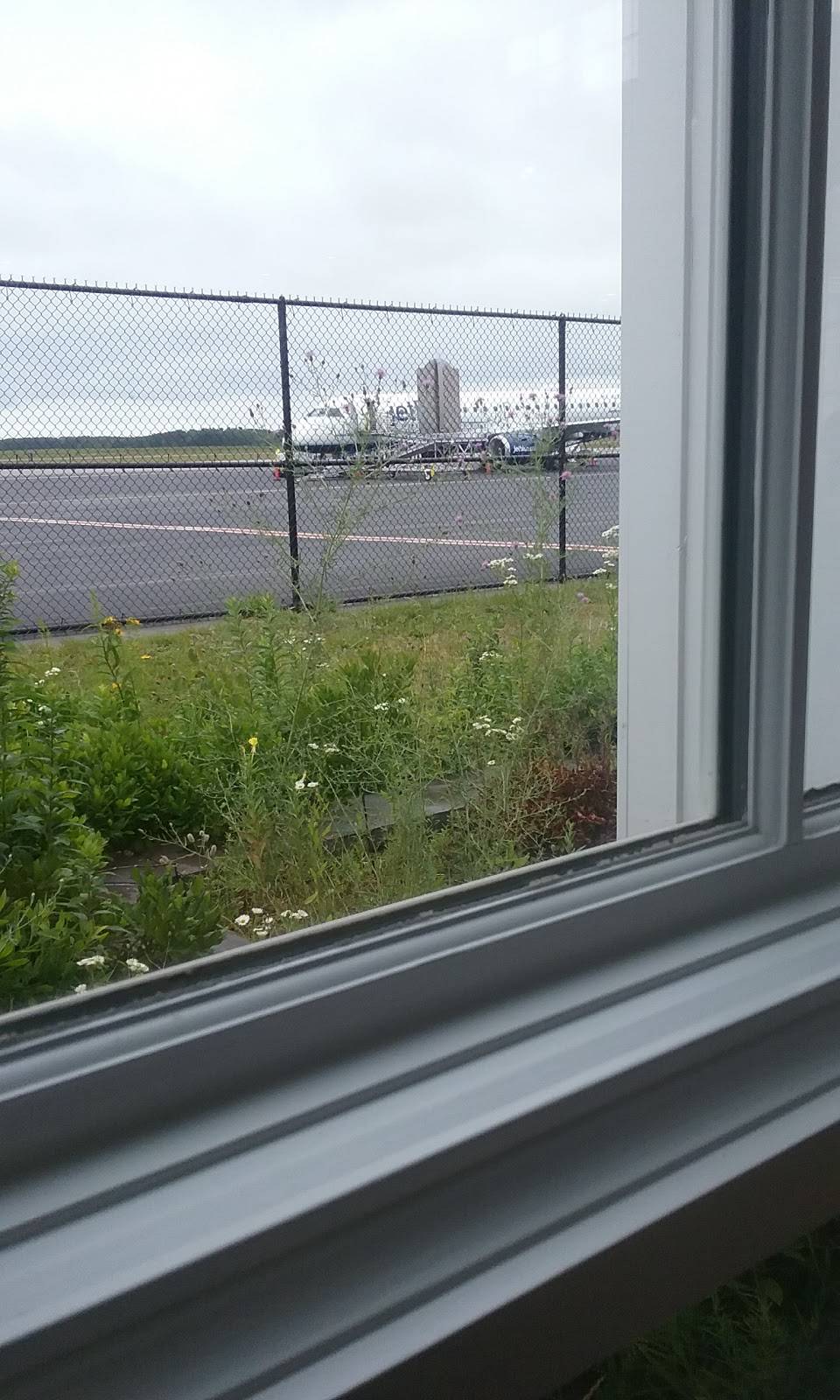 Plane View | restaurant | 71 Airport Rd, Vineyard Haven, MA 02568, USA | 5086931886 OR +1 508-693-1886