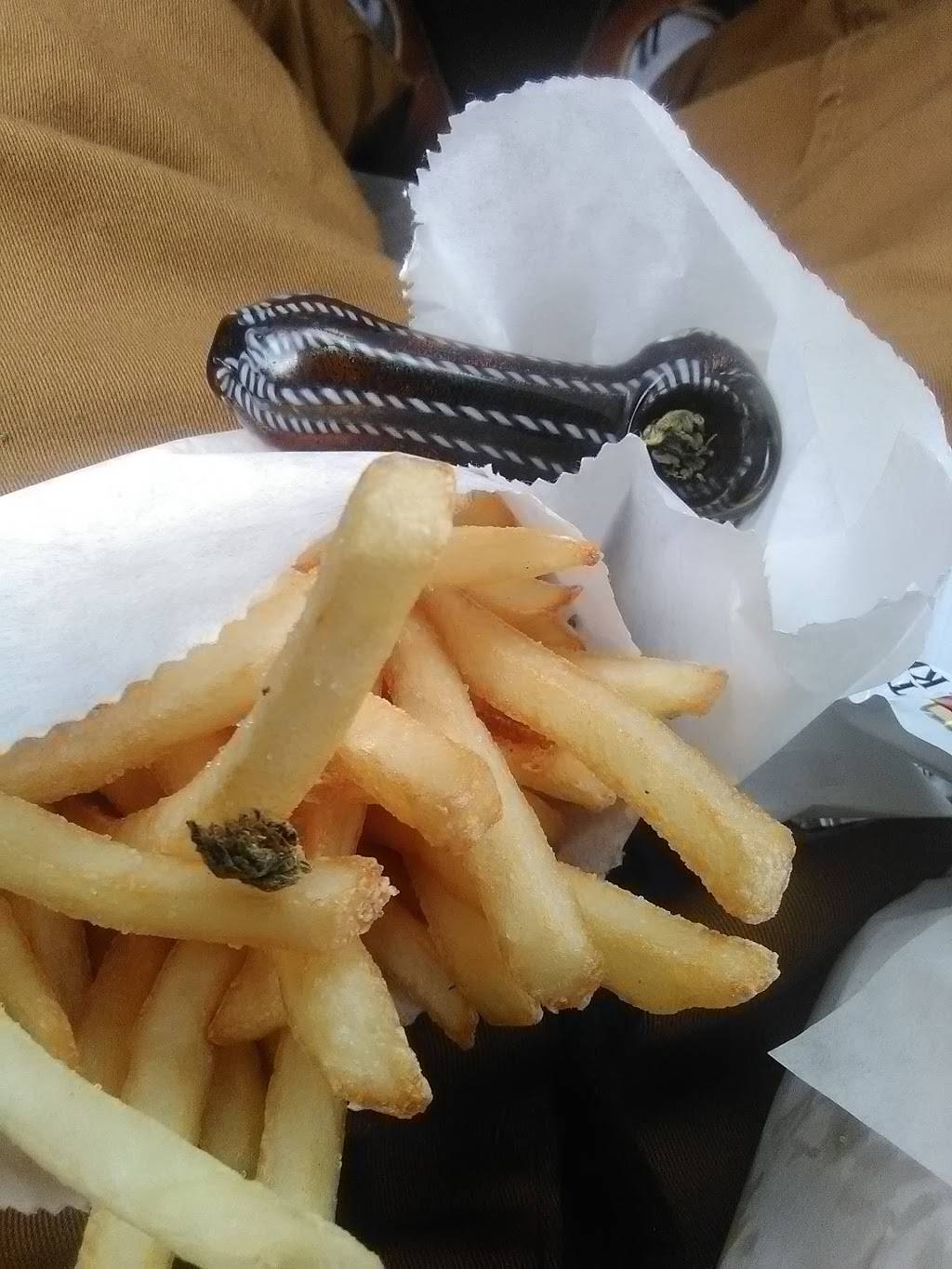 Buddy Burgers | restaurant | 600 S Oxnard Blvd, Oxnard, CA 93030, USA | 8054861196 OR +1 805-486-1196