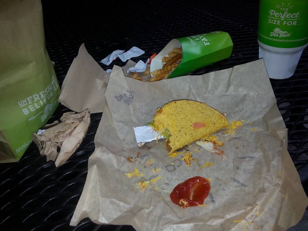 Del Taco | meal takeaway | 19644 Vanowen St, Reseda, CA 91335, USA | 8183453376 OR +1 818-345-3376
