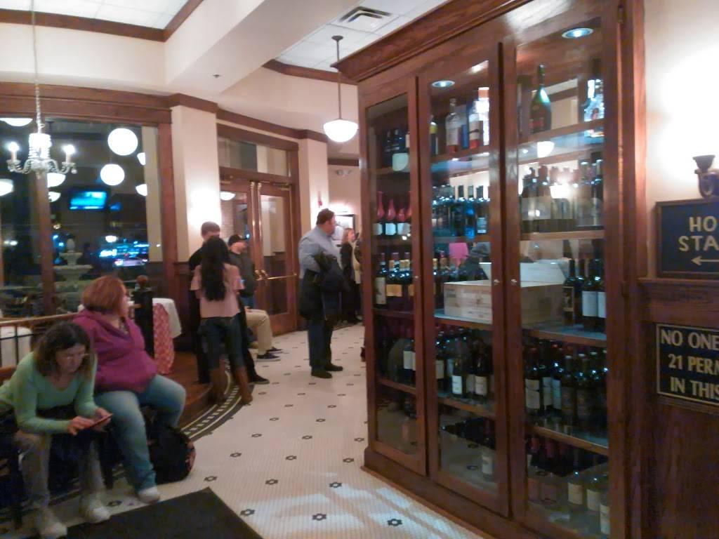 Maggianos Little Italy | restaurant | Fashion Mall, 3550 E 86th St, Indianapolis, IN 46240, USA | 3178140700 OR +1 317-814-0700