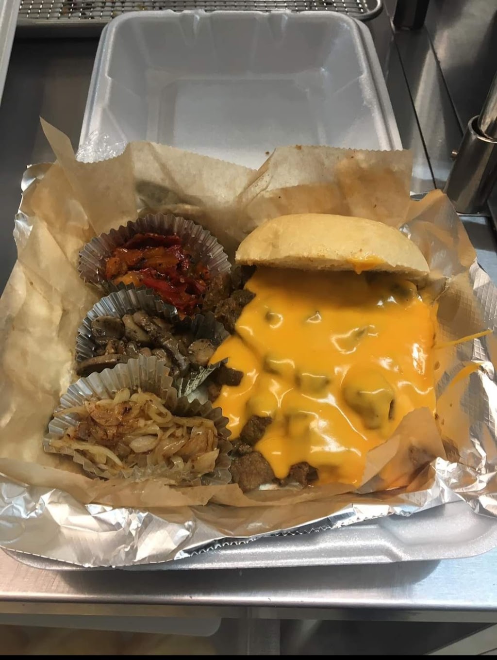 Bumps Burgers | restaurant | 119 W Genesee St, Iron River, MI 49935, USA | 9062847608 OR +1 906-284-7608