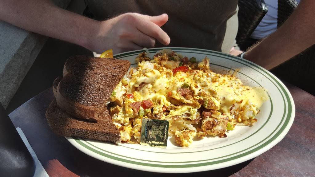 Luckys 13 Pub | restaurant | 2033 Burnsville Center, Burnsville, MN 55306, USA | 9524353311 OR +1 952-435-3311