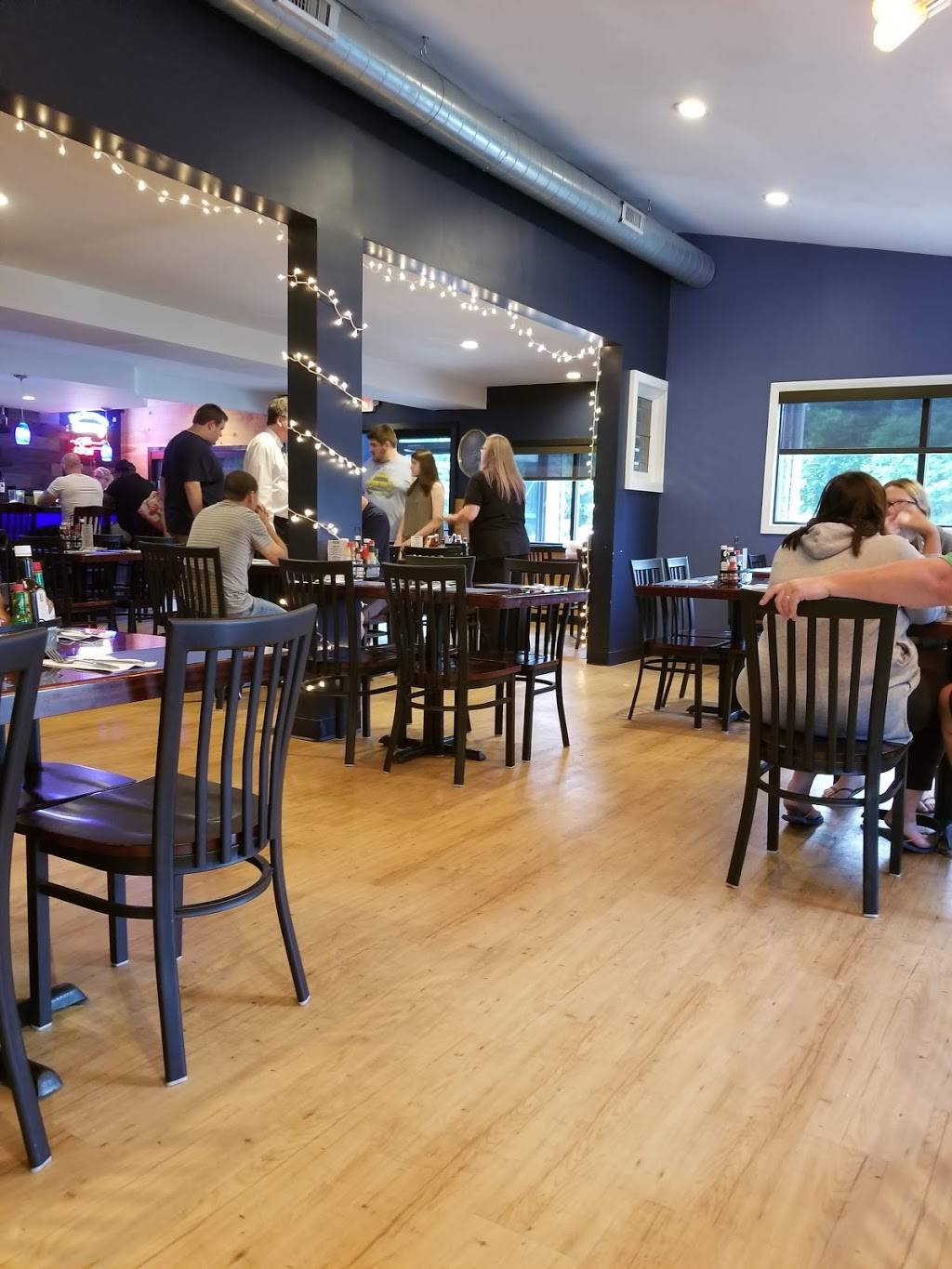 Catch 1251 Seafood & Grill | restaurant | 1251 River Rd, Agawam, MA 01001, USA | 4133917640 OR +1 413-391-7640