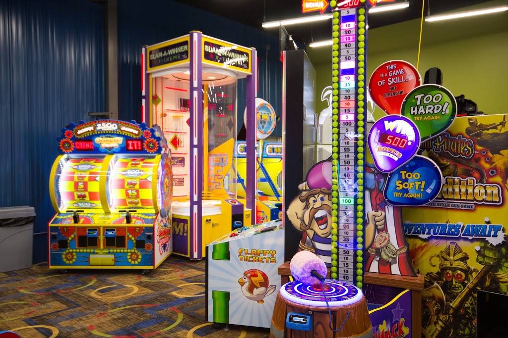 Chippers Classic Lanes | restaurant | 2454 8th Ave, Greeley, CO 80631, USA | 9703534275 OR +1 970-353-4275