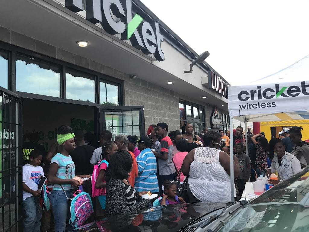 Luckys wireless | restaurant | 729 Sycamore St, Buffalo, NY 14212, USA | 7165787987 OR +1 716-578-7987