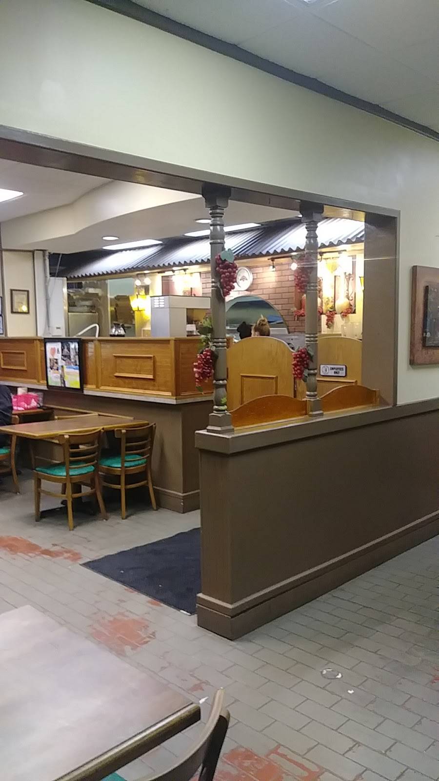 Vasileios Italian Kitchen | restaurant | 200 S Main St, Mt Holly, NC 28120, USA | 7048208490 OR +1 704-820-8490