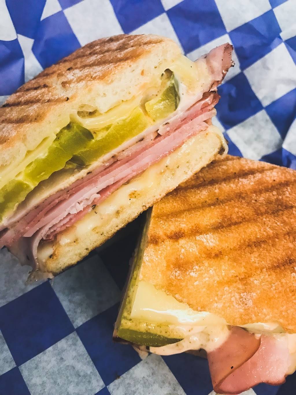 Cowabunga | restaurant | 254 Robinson St, Wakefield, RI 02879, USA | 4012279333 OR +1 401-227-9333