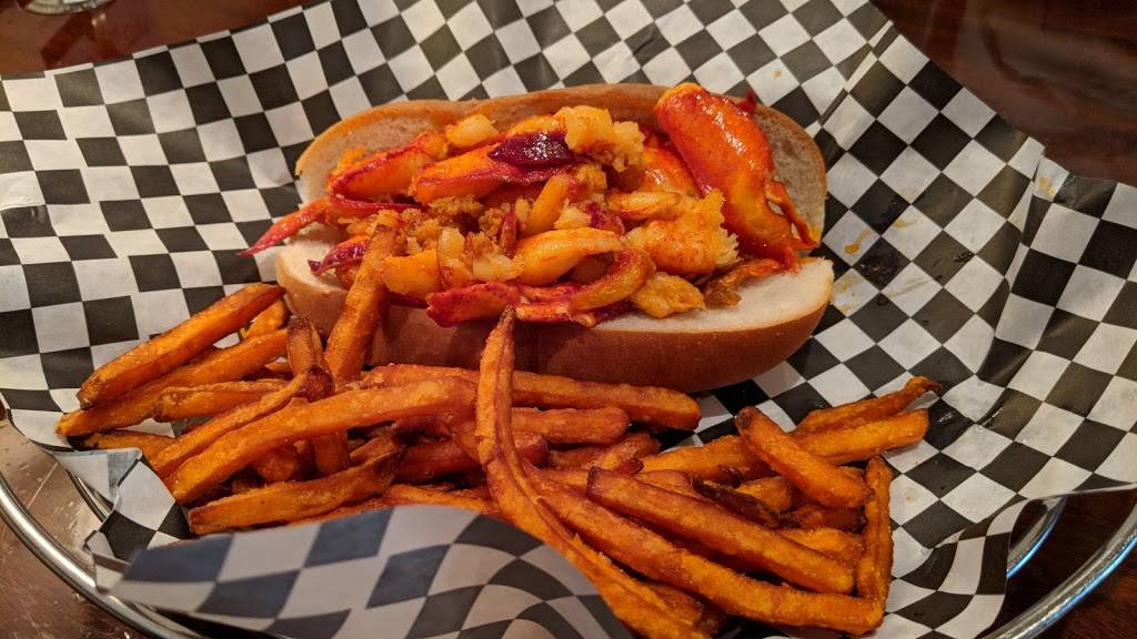 Black Cat Tavern | restaurant | 165 Ocean St, Hyannis, MA 02601, USA | 5087781233 OR +1 508-778-1233