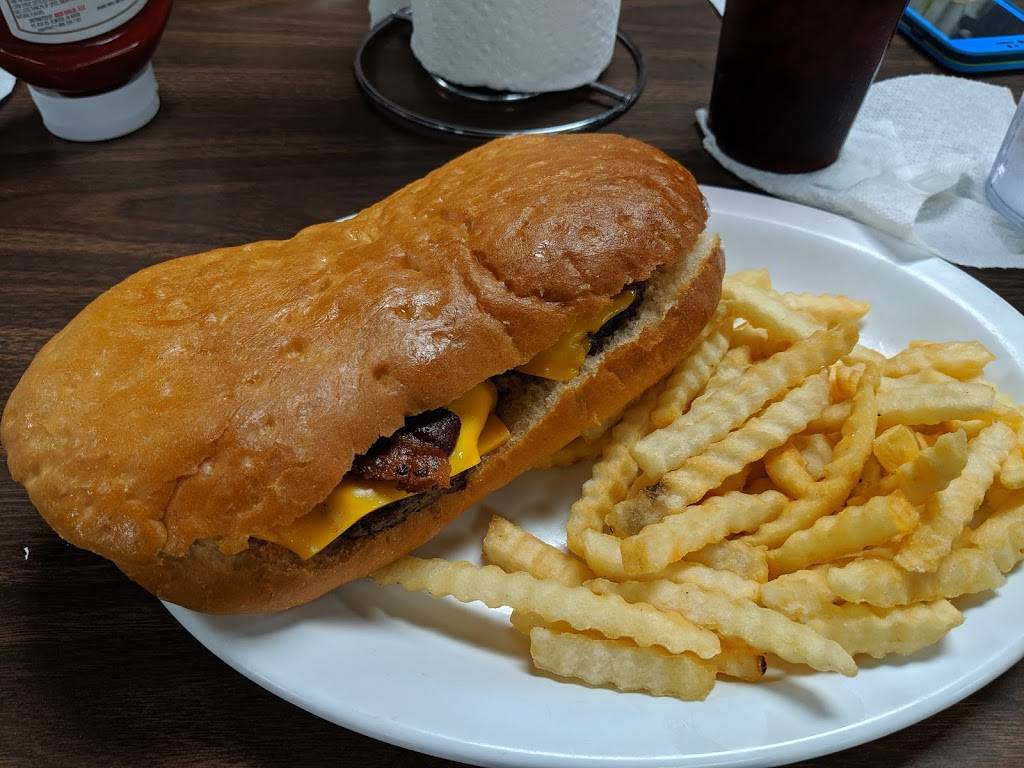 Howards restaurant | restaurant | 12070 AL-75, Henagar, AL 35978, USA | 2566574191 OR +1 256-657-4191