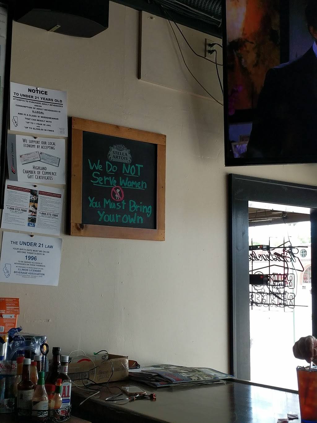 Broadway Bar & Grill | restaurant | 1013 Broadway, Highland, IL 62249, USA | 6186549032 OR +1 618-654-9032