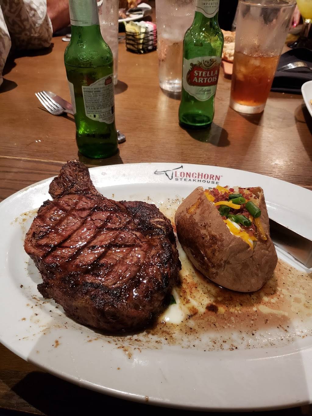 LongHorn Steakhouse | meal takeaway | 5803 N Loop 1604 E, San Antonio, TX 78249, USA | 2106964025 OR +1 210-696-4025