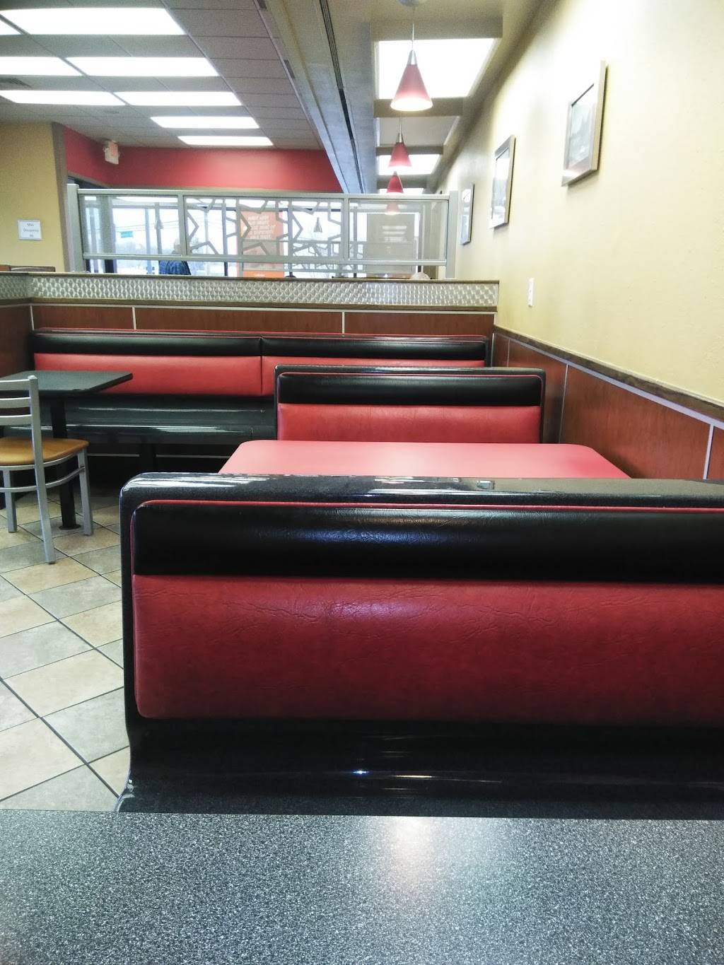 Hardees | restaurant | 6323 Independence Ave, Kansas City, MO 64125, USA | 8162312272 OR +1 816-231-2272