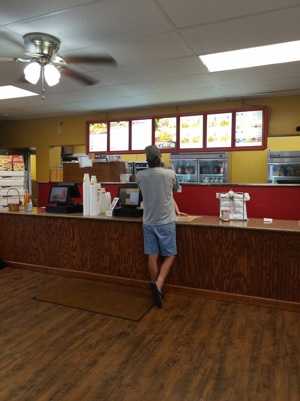 Lees Famous Recipe Chicken | restaurant | 427 Tiffin Ave, Findlay, OH 45840, USA | 4194223770 OR +1 419-422-3770