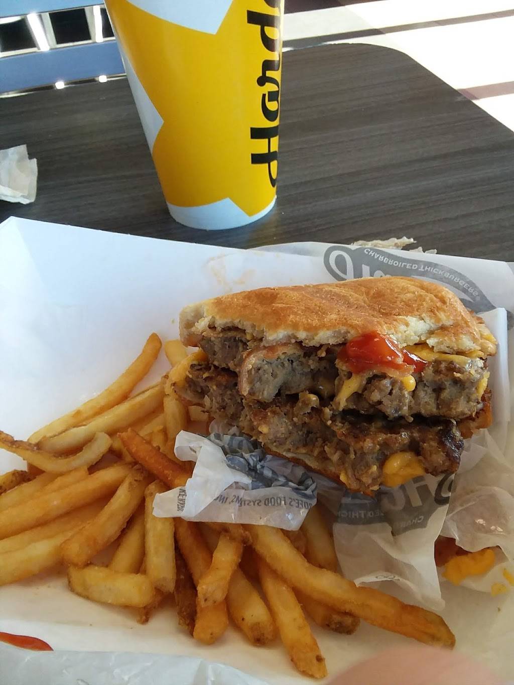 Hardees | restaurant | 1005 Mineral Wells Ave, Paris, TN 38242, USA | 7316424220 OR +1 731-642-4220