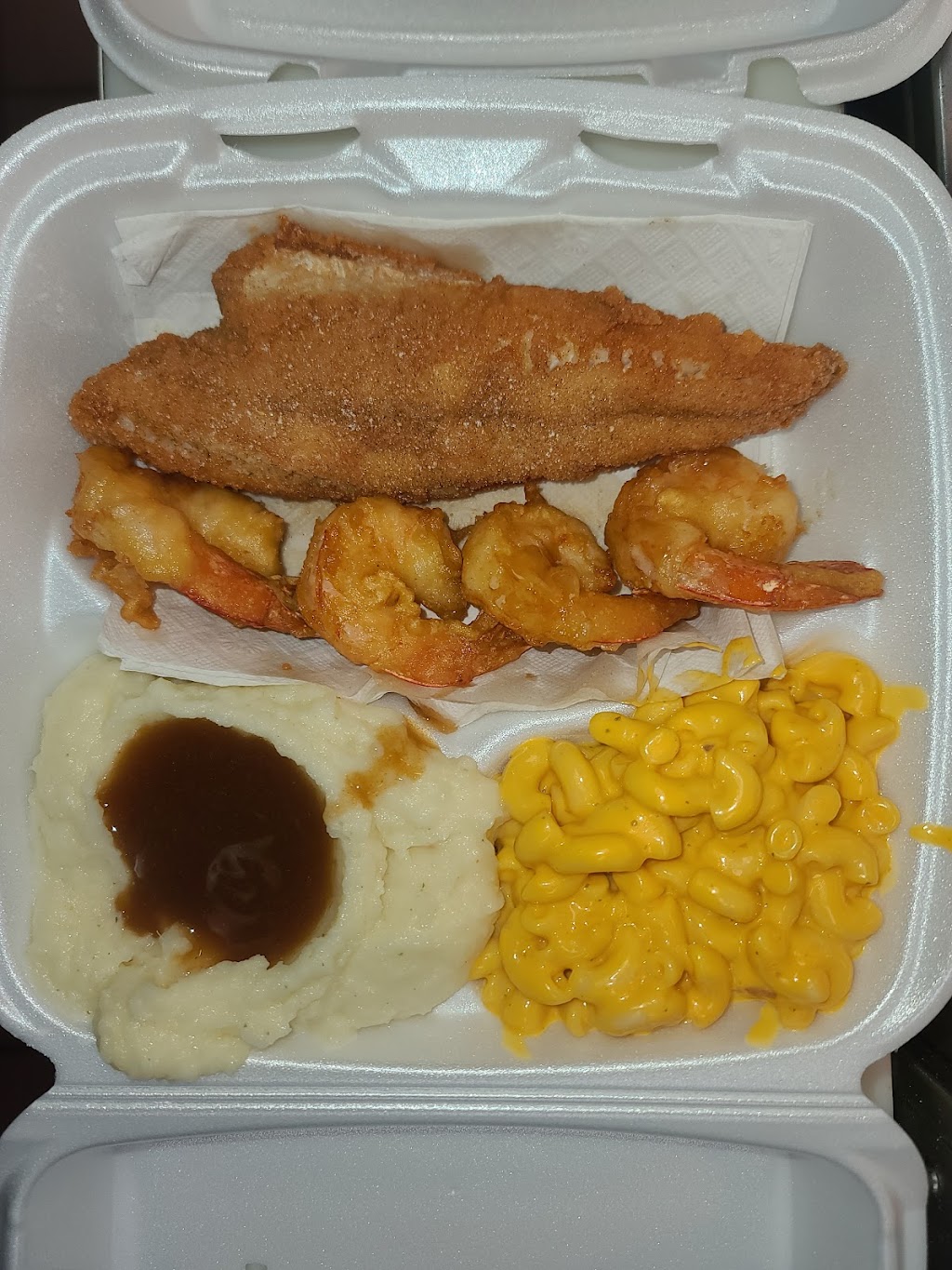Wallys fish & chicken | restaurant | 3530 S Waverly Rd, Lansing, MI 48911, USA | 5172722222 OR +1 517-272-2222