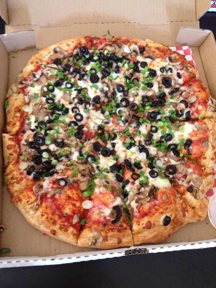 Neighbors Pizza | restaurant | 1957 McGowan Pkwy, Olivehurst, CA 95961, USA | 5307490500 OR +1 530-749-0500