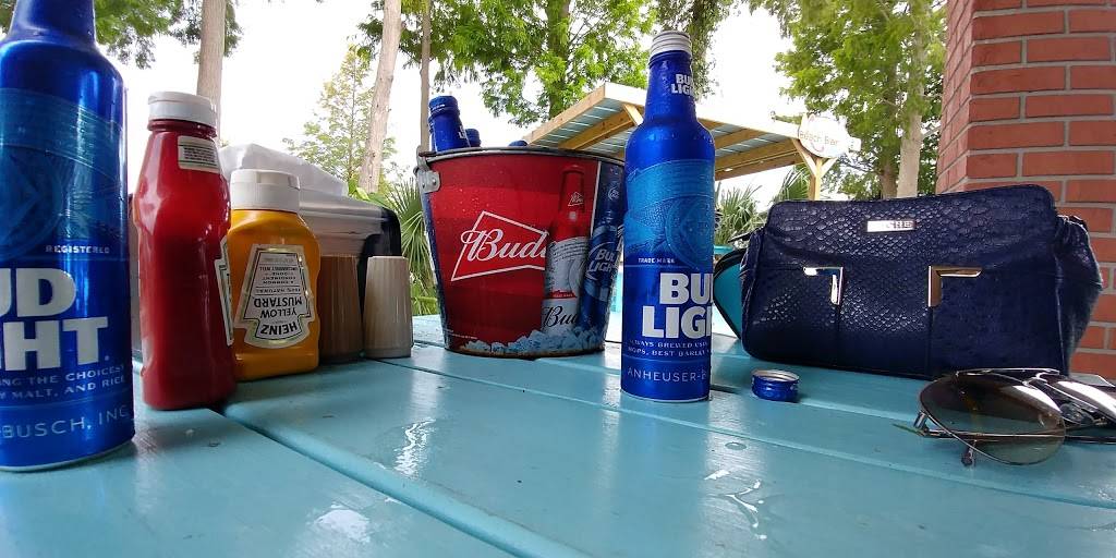 Kalua Beach Bar | restaurant | 181 S Joanna Ave, Tavares, FL 32778, USA | 3526095910 OR +1 352-609-5910