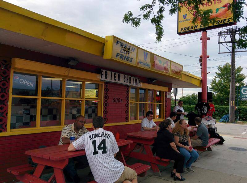 35th Street Red Hots | restaurant | 500 W 35th St, Chicago, IL 60616, USA | 7736249866 OR +1 773-624-9866