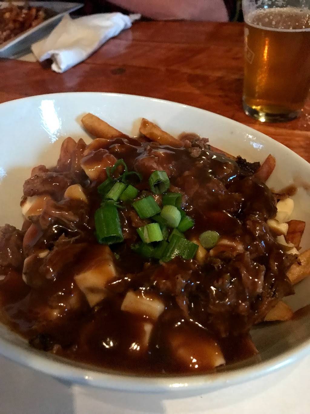 La Taverne | restaurant | 365 Rue Tessier E, Saint-Casimir, QC G0A 3L0, Canada | 4183392422 OR +1 418-339-2422