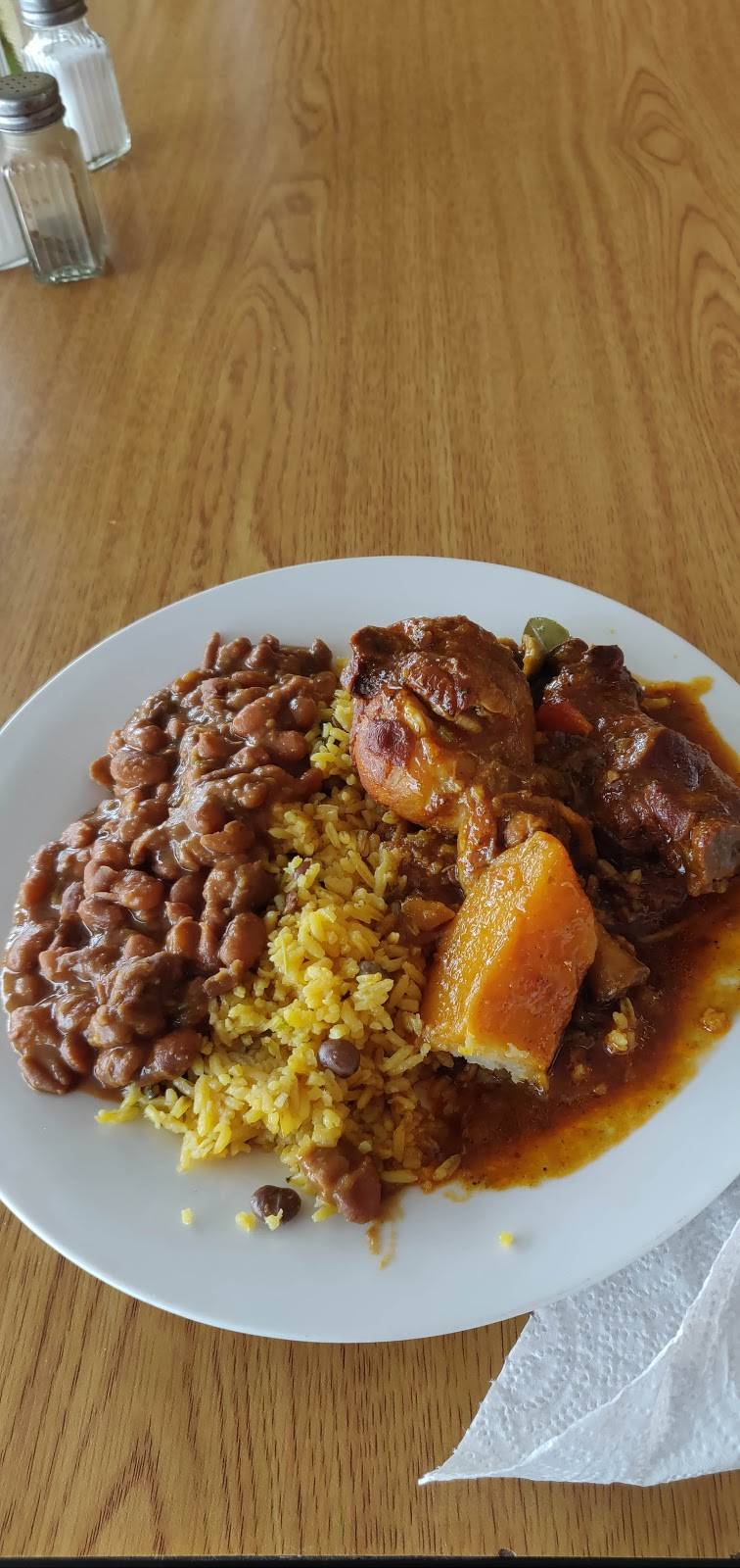 Dabenis Latin Restaurant | restaurant | 239 E Michigan St, Orlando, FL 32806, USA | 4074226888 OR +1 407-422-6888