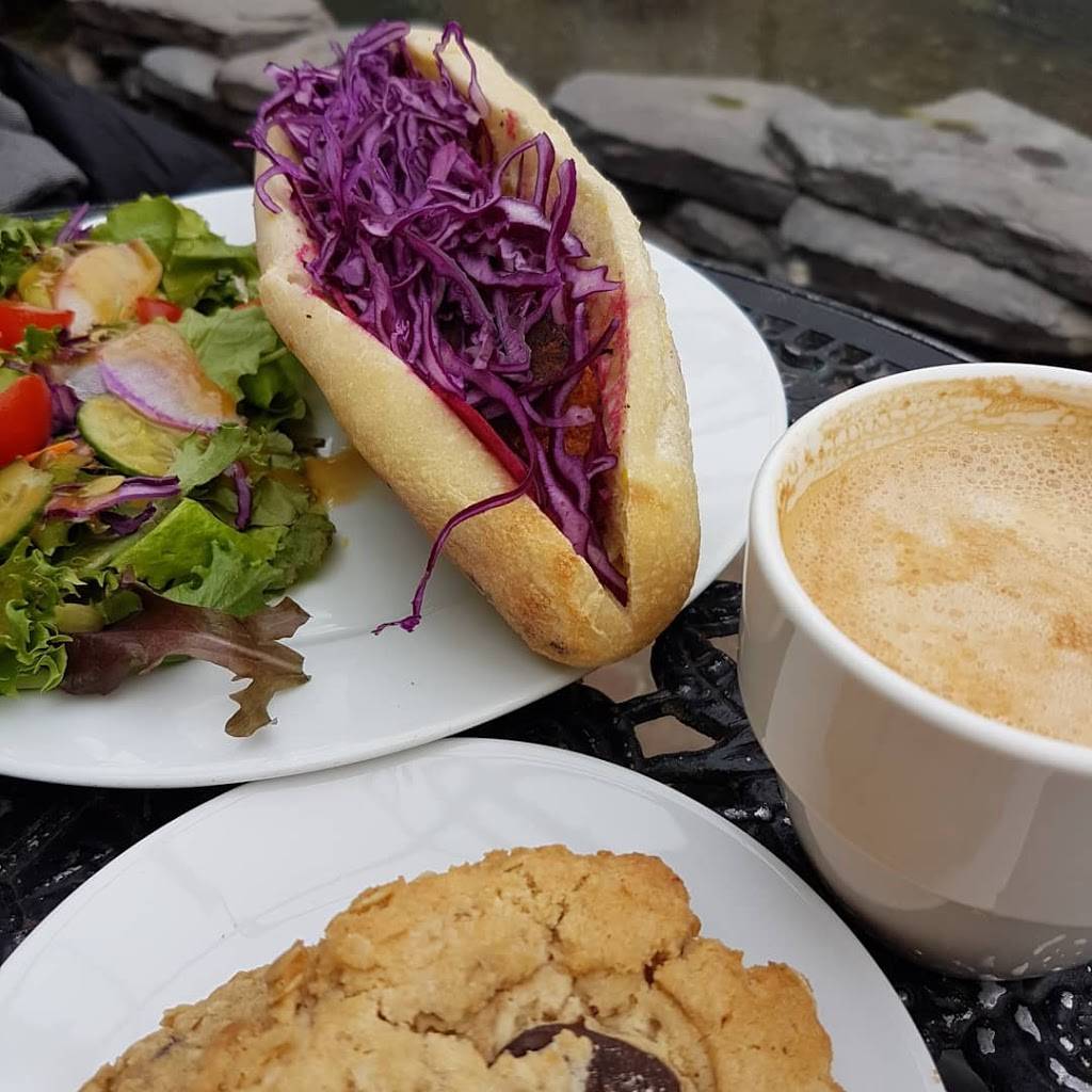 Rose Café | cafe | 210 Boulevard Lemire O, Drummondville, QC J2B 8A9, Canada | 8194743488 OR +1 819-474-3488