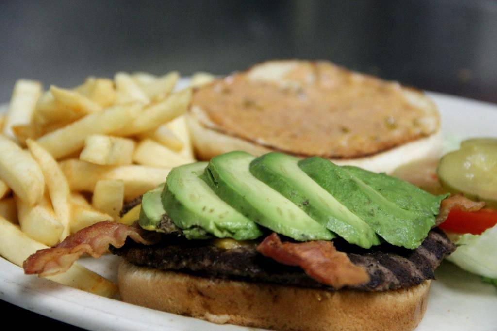 Jennys Family Restaurant | restaurant | 1675 N Perris Blvd # B, Perris, CA 92571, USA | 9516572945 OR +1 951-657-2945