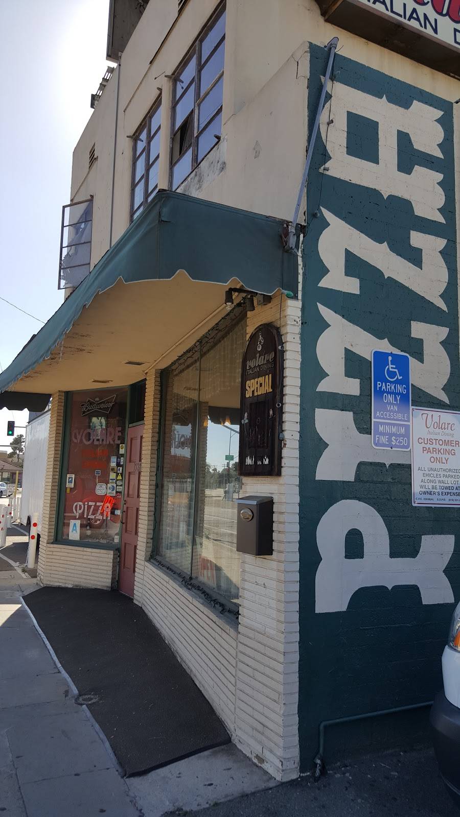 Volare Italian Restaurant | restaurant | 3528 Barnett Ave, San Diego, CA 92110, USA | 6192240030 OR +1 619-224-0030
