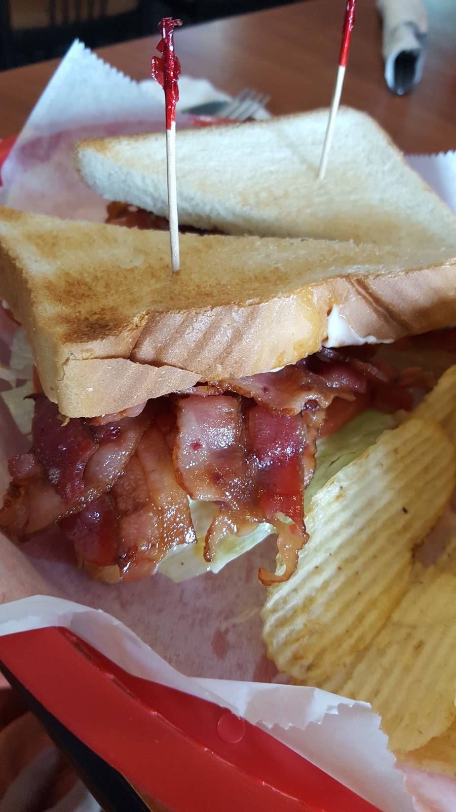 Oak Lawn Tavern | restaurant | 15483 MN-18, Brainerd, MN 56401, USA | 2188297656 OR +1 218-829-7656