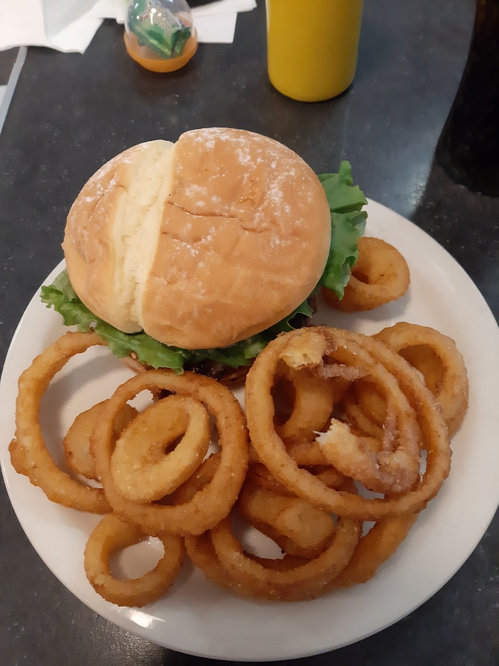 Flashbacks Fountain & Grill | restaurant | 1255 N Coast Hwy, Newport, OR 97365, USA | 5415741955 OR +1 541-574-1955