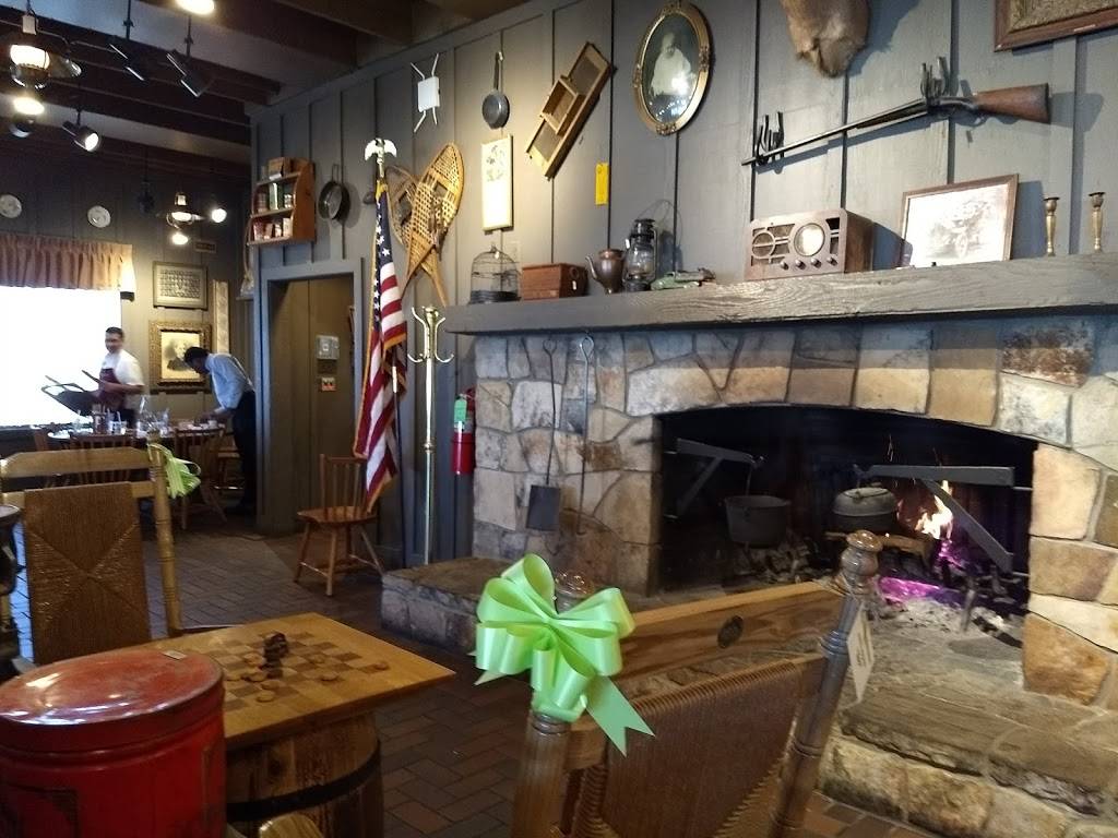 Cracker Barrel Old Country Store | restaurant | 2101 N Kenyon Rd, Urbana, IL 61802, USA | 2173449087 OR +1 217-344-9087