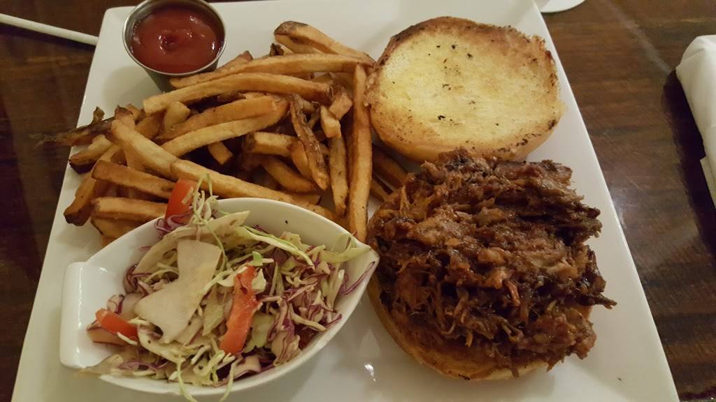 Monarch Brewing Company | restaurant | 212 S Independence St, Monticello, IL 61856, USA | 2176311141 OR +1 217-631-1141