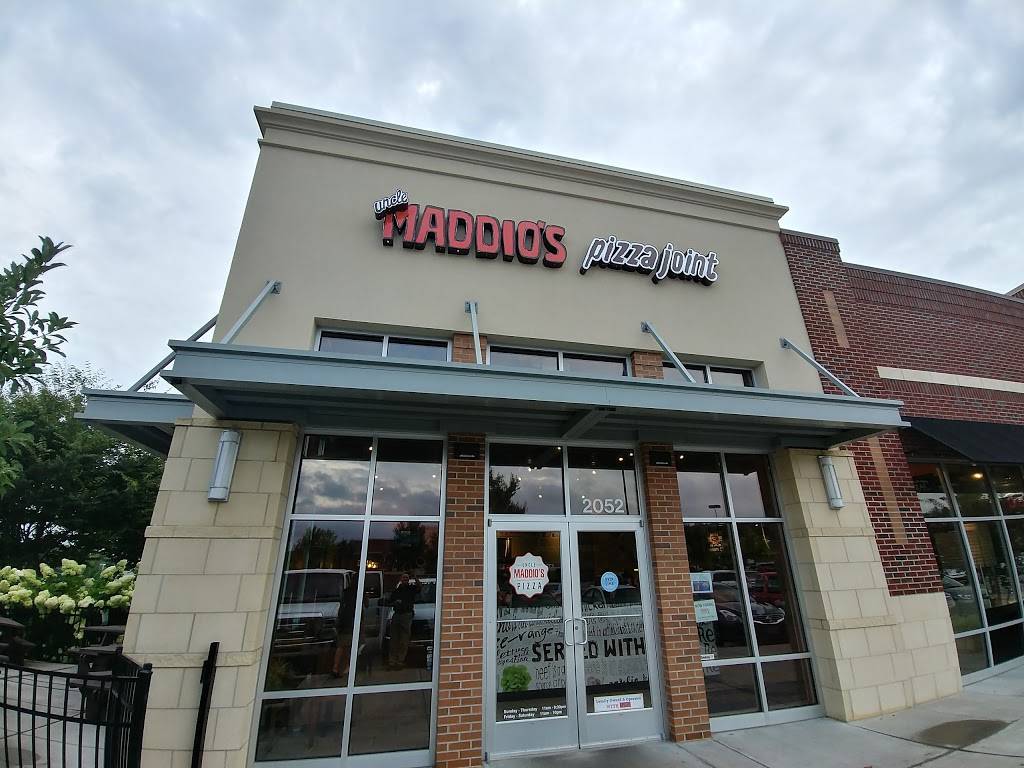 Uncle Maddios Pizza | restaurant | 2052 Town Center Blvd, Knoxville, TN 37922, USA | 8656922426 OR +1 865-692-2426
