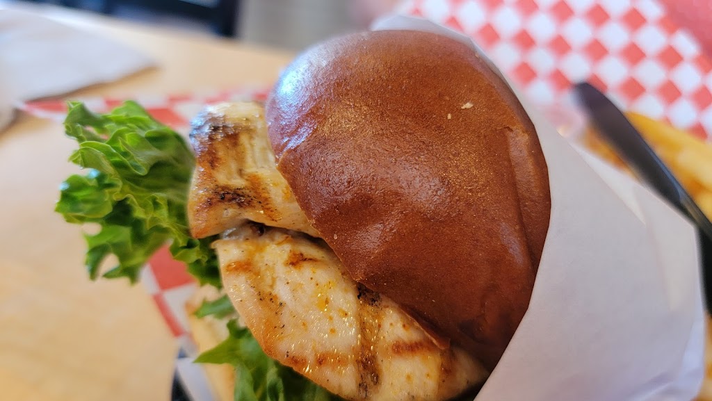 Freds Burger | restaurant | 7411 W Stockton Blvd #100, Sacramento, CA 95823, USA | 9168965625 OR +1 916-896-5625