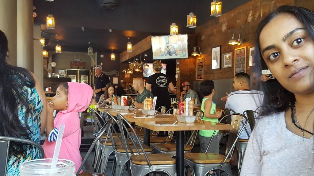 Burger Village | restaurant | 222 7th Ave, Brooklyn, NY 11215, USA | 7184994165 OR +1 718-499-4165