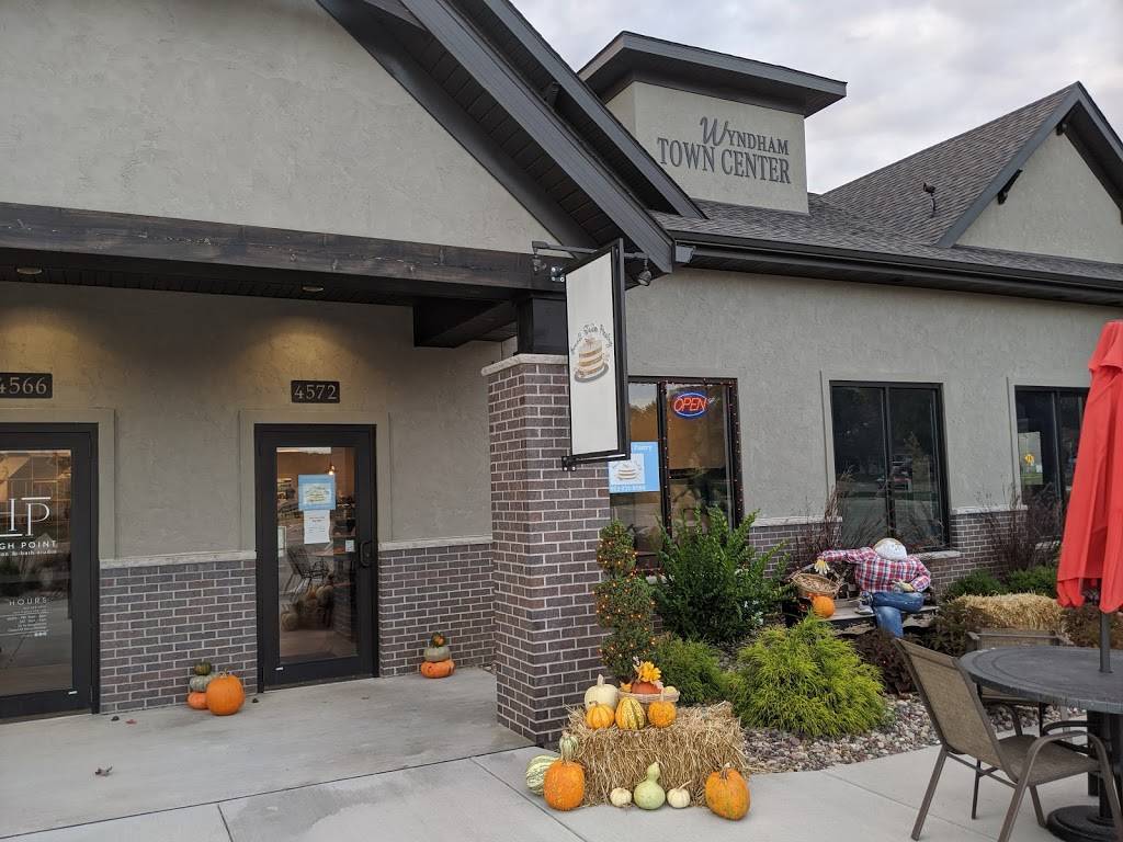Small Town Pastry | bakery | 4572 Wyndham Dr, Bettendorf, IA 52722, USA | 5632328060 OR +1 563-232-8060
