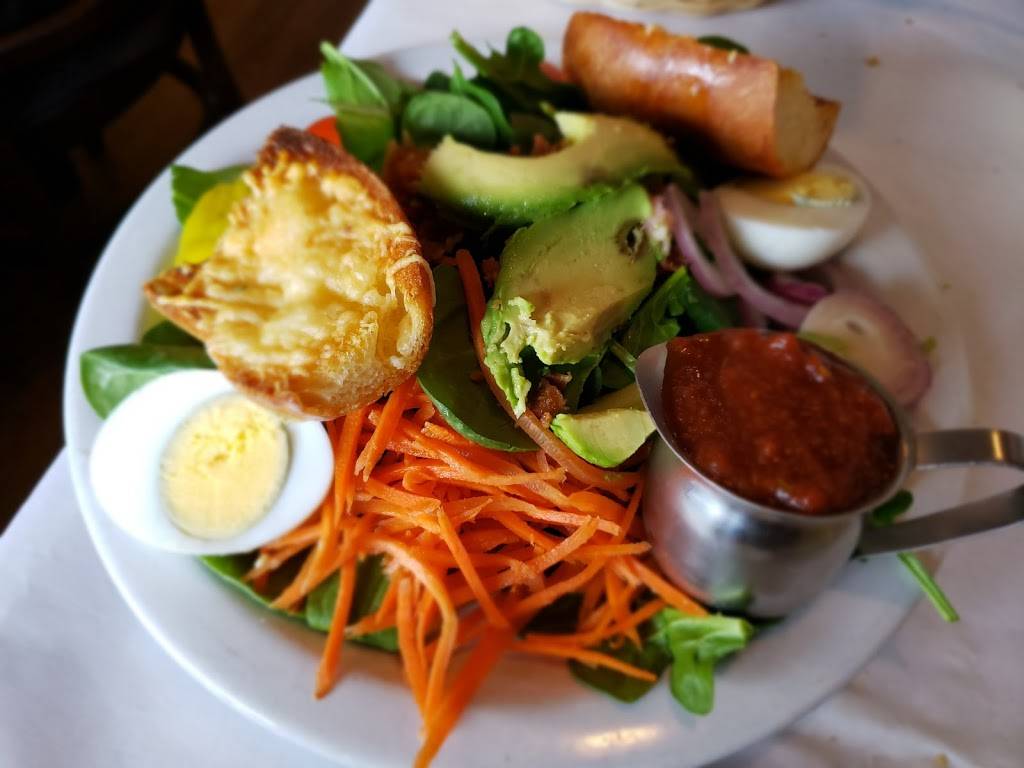 Vivolos Chowder House | restaurant | 127 Central Ave, Pacific Grove, CA 93950, USA | 8313725414 OR +1 831-372-5414