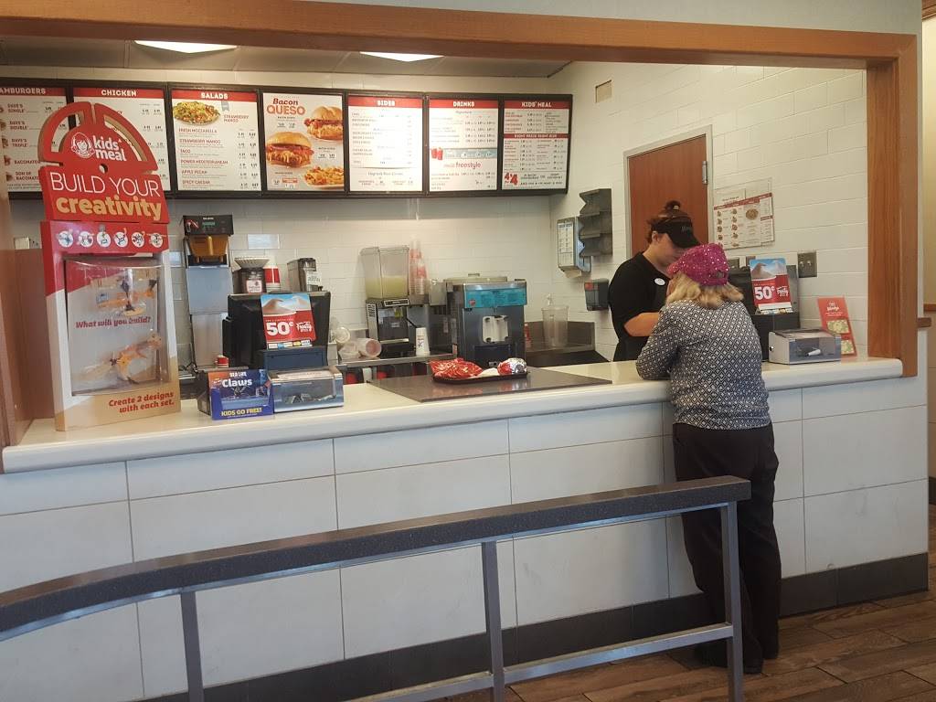 Wendys | restaurant | 5900 Roeland Dr, Mission, KS 66205, USA | 9133842582 OR +1 913-384-2582