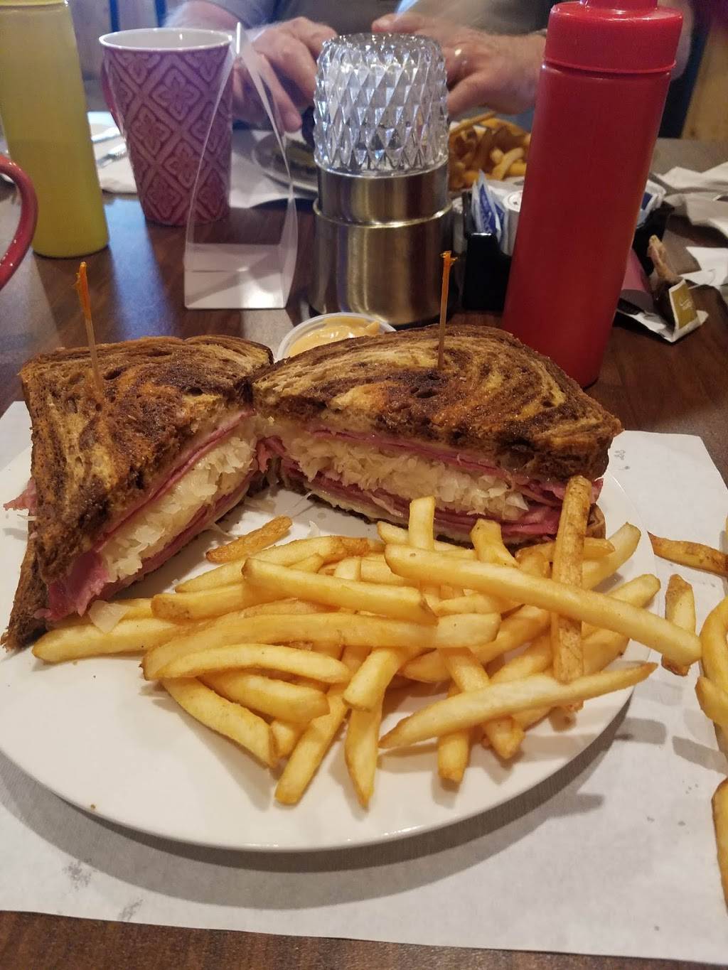 Charlies Up North Inc. | restaurant | 6841 Hwy 371 Nw, Walker, MN 56484, USA | 2185470222 OR +1 218-547-0222