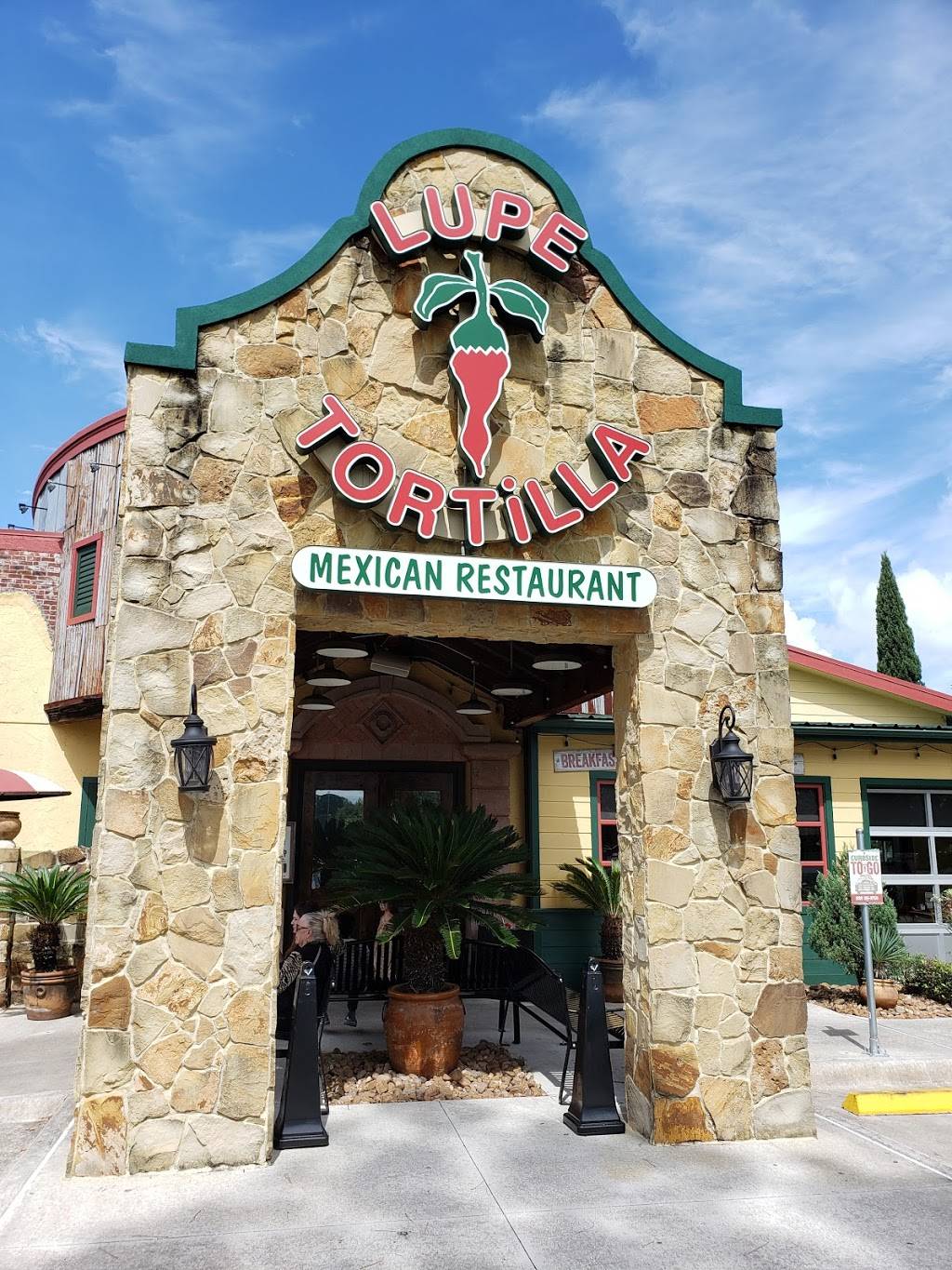 Lupe Tortilla | restaurant | 7215 FM 1960, Humble, TX 77346, USA | 2813153750 OR +1 281-315-3750
