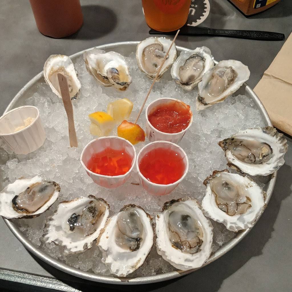 The Local Oyster | restaurant | Quarter Market, 4238 Wilson Blvd Level C, Arlington, VA 22203, USA | 8447482537 OR +1 844-748-2537